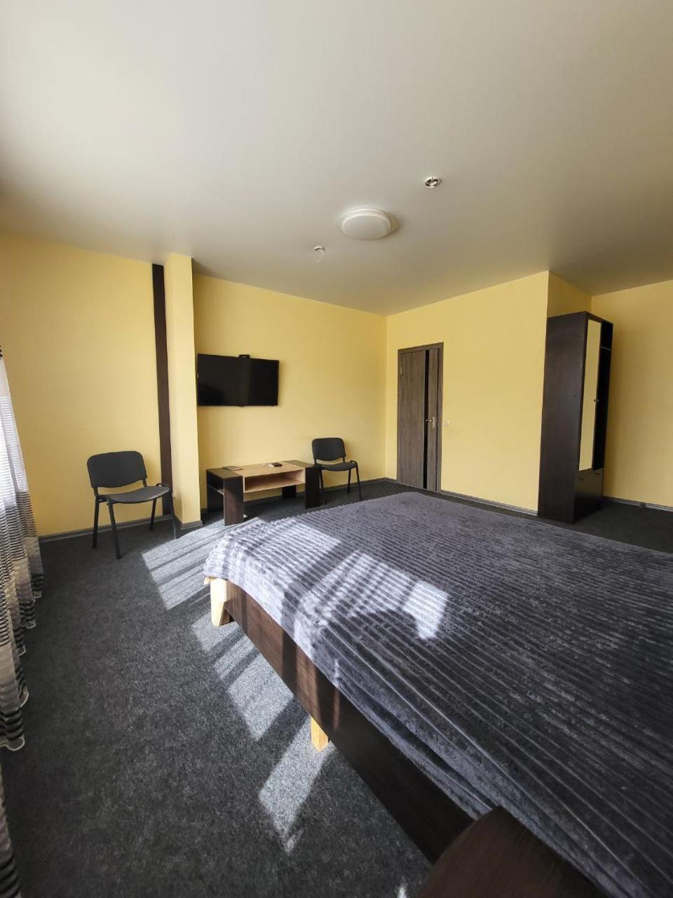 Hotel Амстердам Khmelʼnytsʼkyy Exterior foto